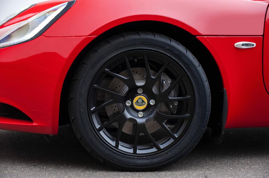 Колеса Lotus Elise Sport 220 2015 года  (фото 6 из 21)